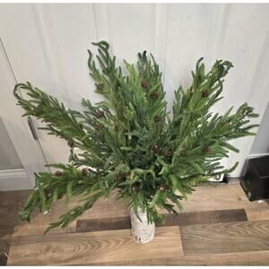 Yinder Xmas Norfolk Pine Branches with Pine Cones 16 Pieces Soft Feel NEW IN BOX